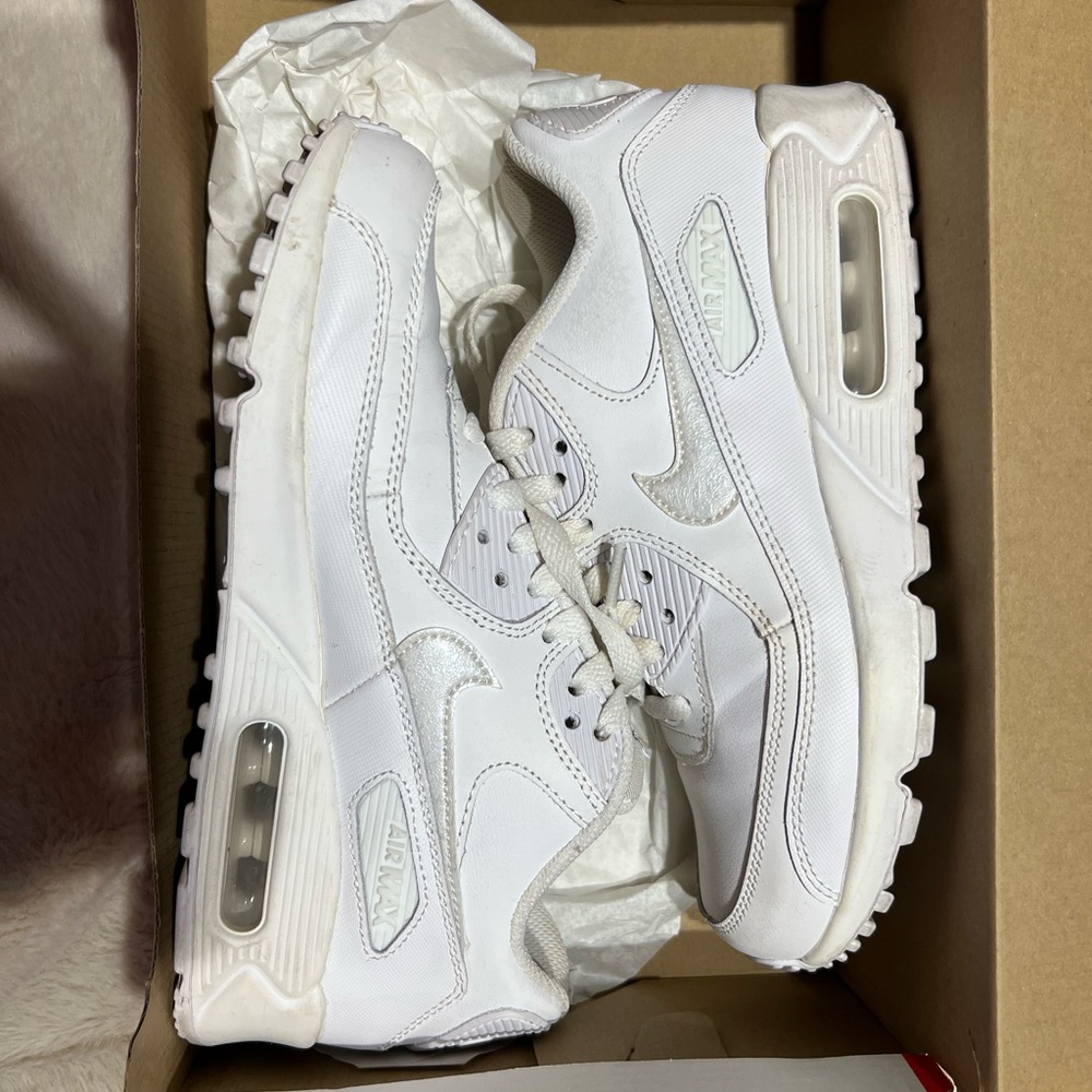 ALL WHITE Nike Air Maxes